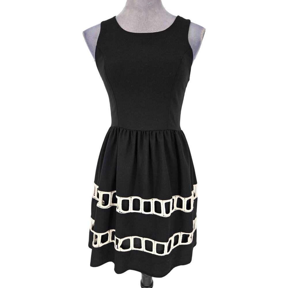 Everleigh Dress Womens 8 Black Stretch Knit Ivory Embroidered Zip Fit n Flare